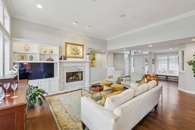 13749 Bay Hill Court, Clive, IA 50325