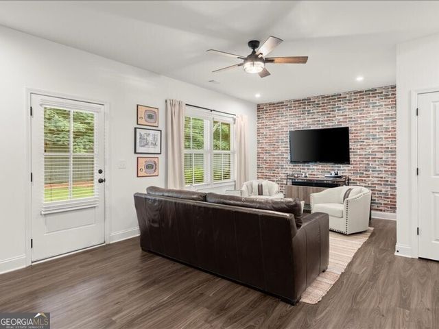 6136 Eves Way, Norcross, GA 30071
