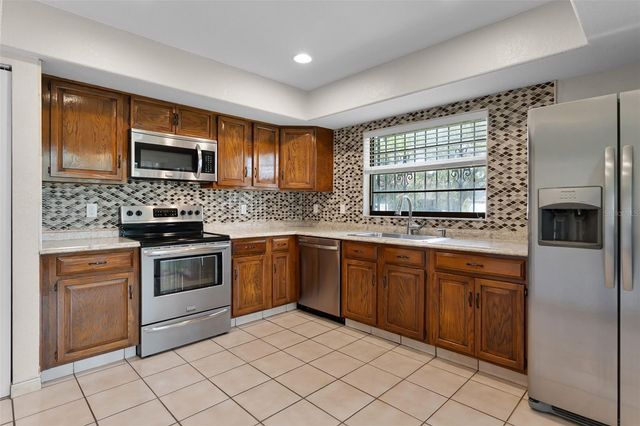 8208 LA SERENA DRIVE, Tampa, FL 33614