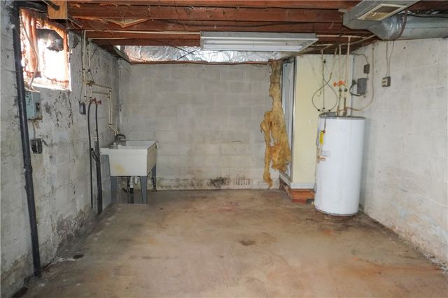 920 Collinsburg Road, Rostraver, PA 15089