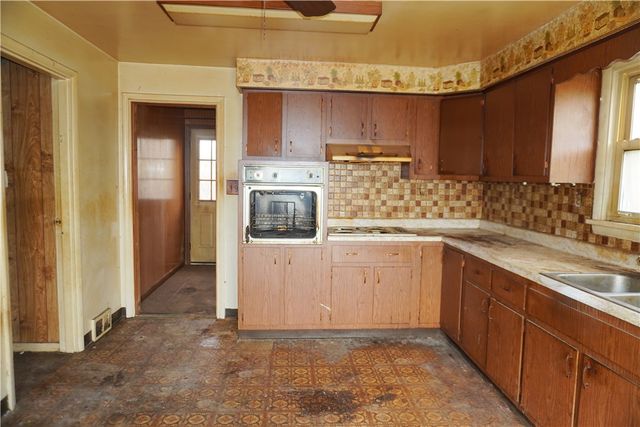 920 Collinsburg Road, Rostraver, PA 15089