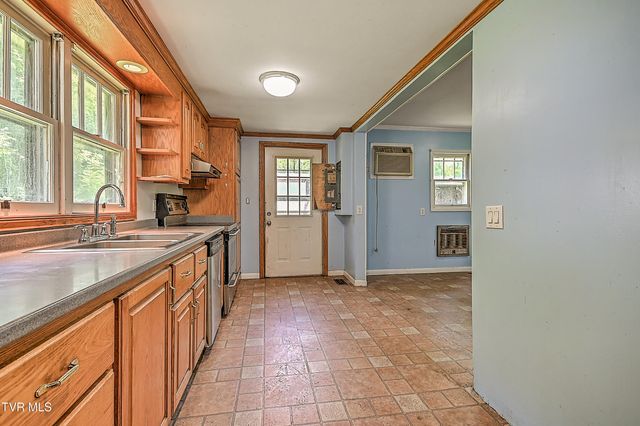 301 Keenburg Road Road, Bluff City, TN 37618