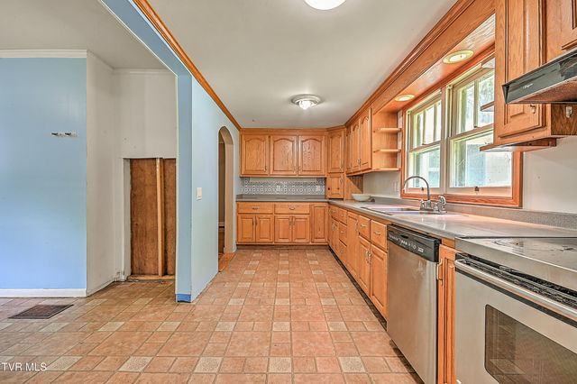 301 Keenburg Road Road, Bluff City, TN 37618