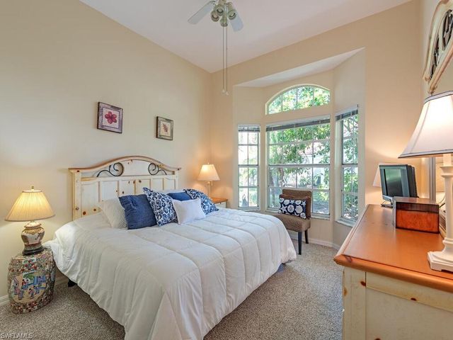 130 Amblewood LN 8-801, Naples, FL 34105