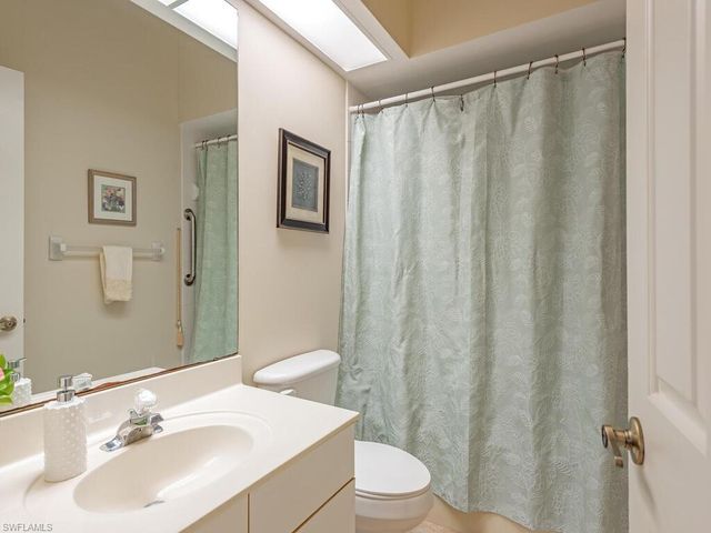 130 Amblewood LN 8-801, Naples, FL 34105