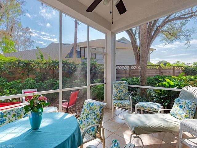 130 Amblewood LN 8-801, Naples, FL 34105