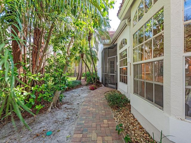 130 Amblewood LN 8-801, Naples, FL 34105