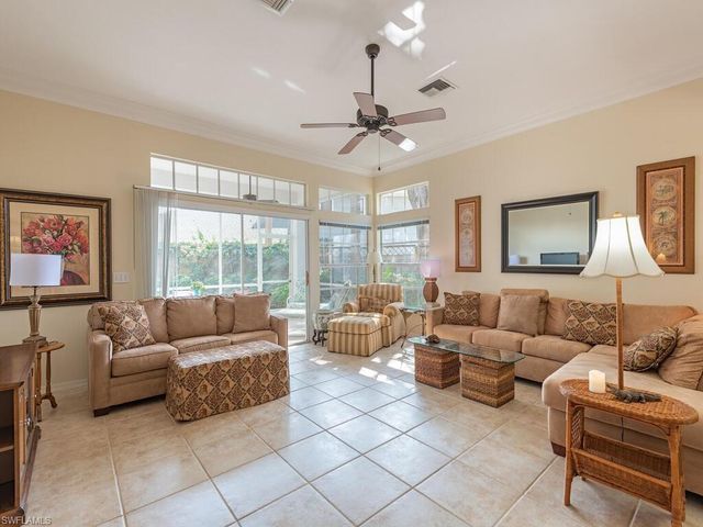 130 Amblewood LN 8-801, Naples, FL 34105