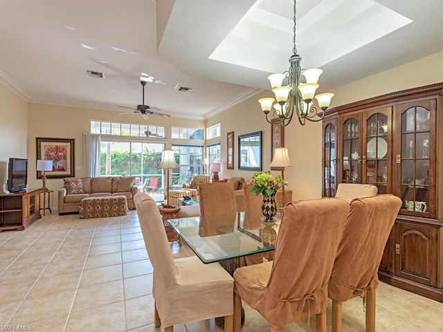 130 Amblewood LN 8-801, Naples, FL 34105