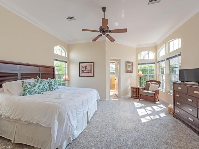 130 Amblewood LN 8-801, Naples, FL 34105