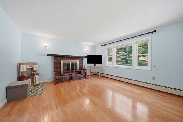 17 Parker Drive, Nashua, NH 03062