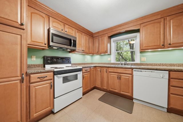 17 Parker Drive, Nashua, NH 03062