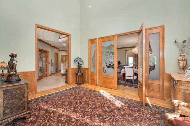 833 Lakewood Drive, Rochester Hills, MI 48309