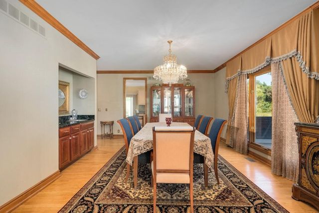 833 Lakewood Drive, Rochester Hills, MI 48309