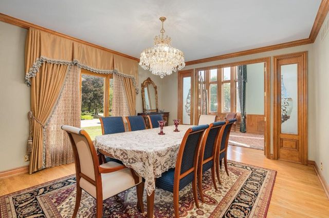 833 Lakewood Drive, Rochester Hills, MI 48309