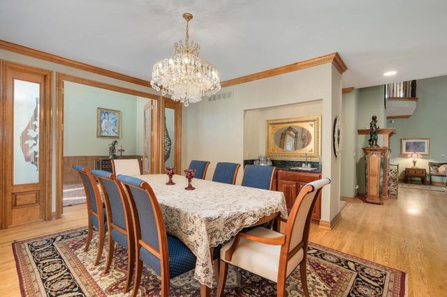 833 Lakewood Drive, Rochester Hills, MI 48309