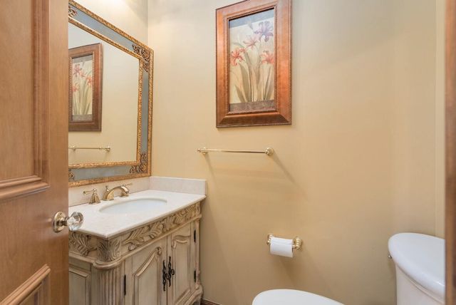 833 Lakewood Drive, Rochester Hills, MI 48309