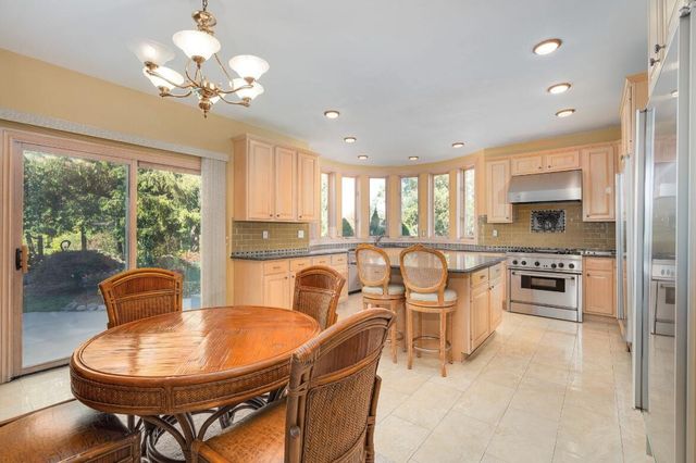 833 Lakewood Drive, Rochester Hills, MI 48309