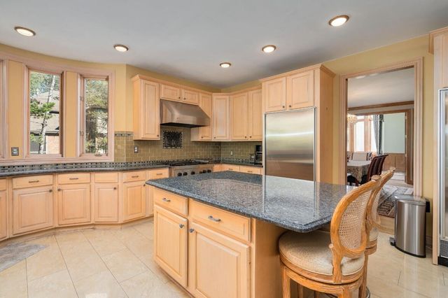 833 Lakewood Drive, Rochester Hills, MI 48309