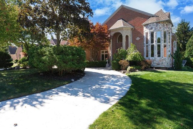 833 Lakewood Drive, Rochester Hills, MI 48309