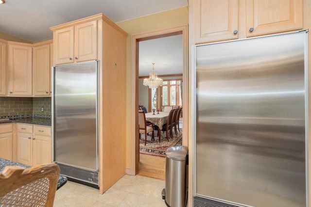 833 Lakewood Drive, Rochester Hills, MI 48309