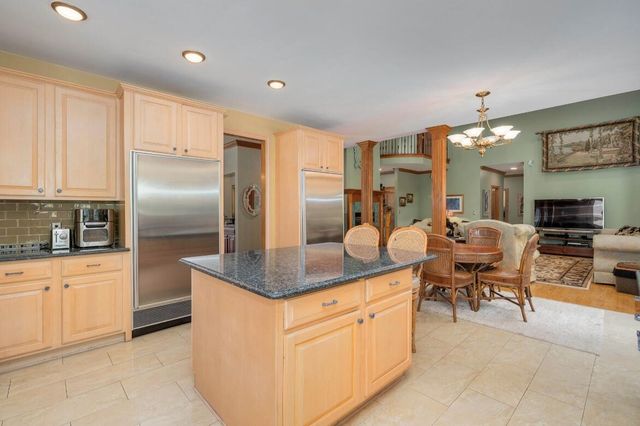 833 Lakewood Drive, Rochester Hills, MI 48309