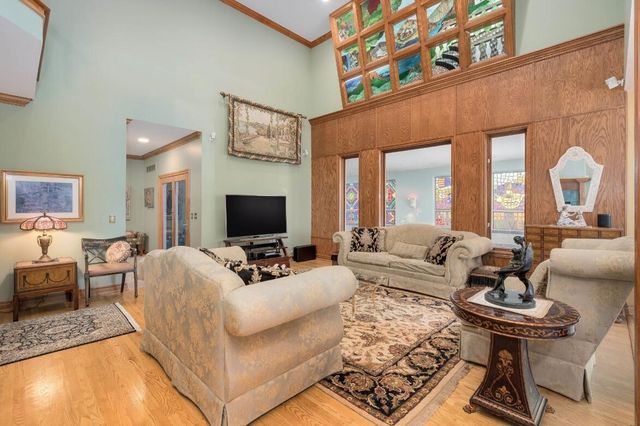 833 Lakewood Drive, Rochester Hills, MI 48309