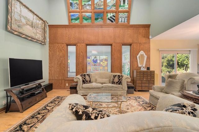 833 Lakewood Drive, Rochester Hills, MI 48309