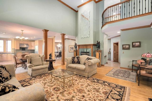 833 Lakewood Drive, Rochester Hills, MI 48309