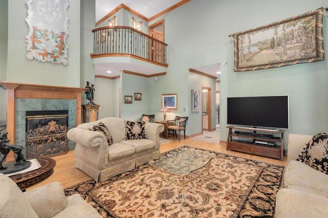 833 Lakewood Drive, Rochester Hills, MI 48309