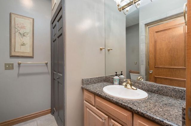 833 Lakewood Drive, Rochester Hills, MI 48309