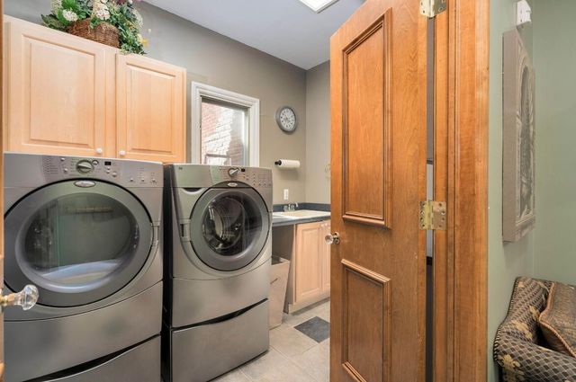 833 Lakewood Drive, Rochester Hills, MI 48309