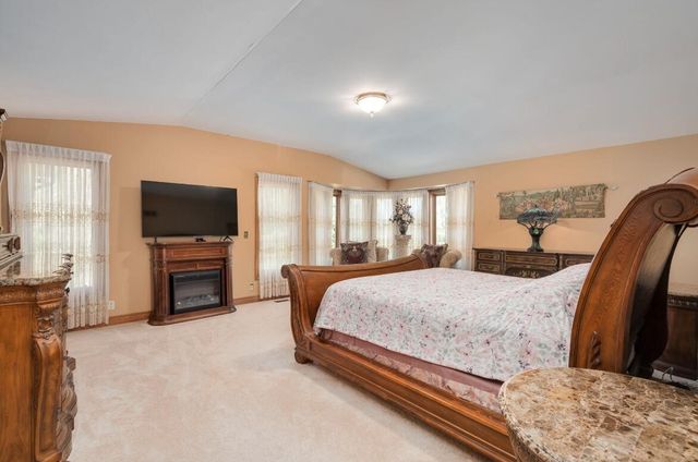 833 Lakewood Drive, Rochester Hills, MI 48309