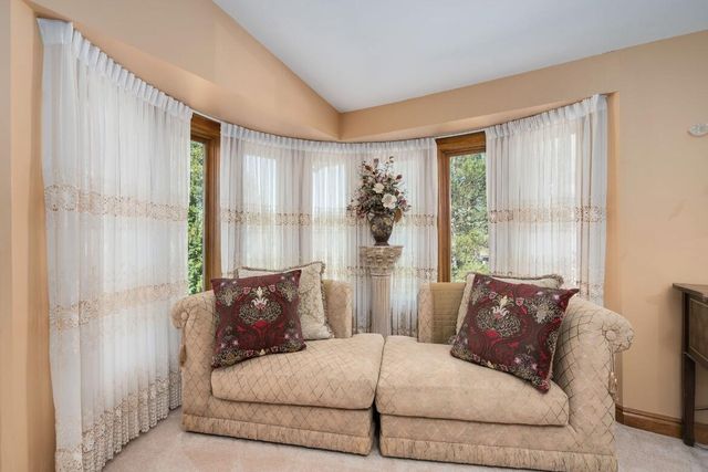 833 Lakewood Drive, Rochester Hills, MI 48309