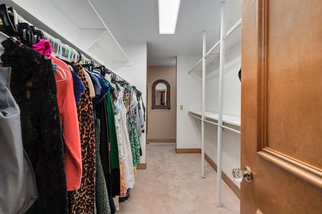 833 Lakewood Drive, Rochester Hills, MI 48309