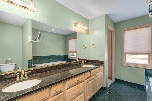 833 Lakewood Drive, Rochester Hills, MI 48309