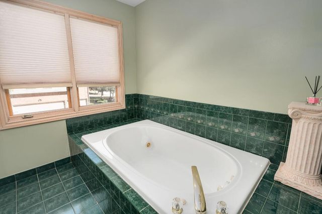 833 Lakewood Drive, Rochester Hills, MI 48309