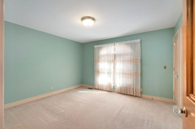 833 Lakewood Drive, Rochester Hills, MI 48309