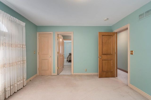 833 Lakewood Drive, Rochester Hills, MI 48309