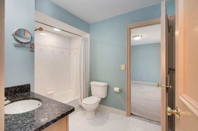 833 Lakewood Drive, Rochester Hills, MI 48309