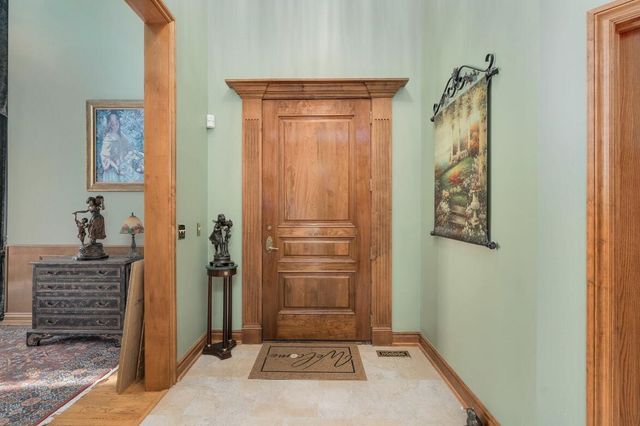 833 Lakewood Drive, Rochester Hills, MI 48309