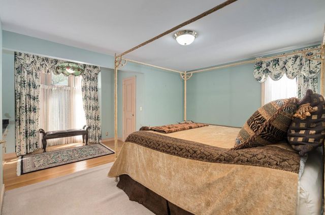 833 Lakewood Drive, Rochester Hills, MI 48309