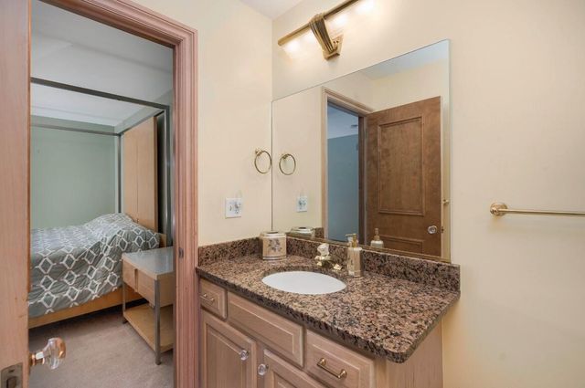833 Lakewood Drive, Rochester Hills, MI 48309