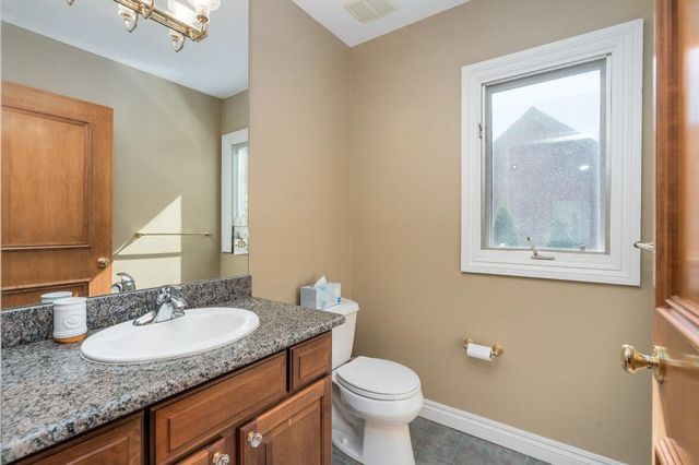 833 Lakewood Drive, Rochester Hills, MI 48309