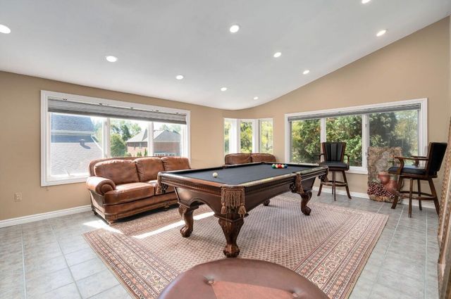 833 Lakewood Drive, Rochester Hills, MI 48309