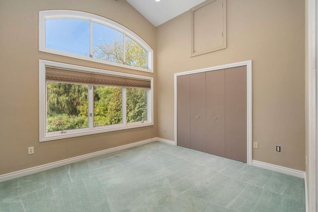 833 Lakewood Drive, Rochester Hills, MI 48309