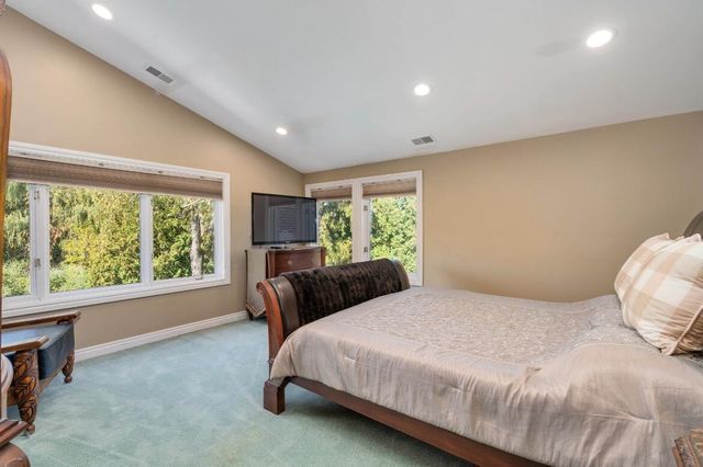 833 Lakewood Drive, Rochester Hills, MI 48309