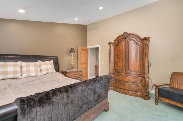 833 Lakewood Drive, Rochester Hills, MI 48309