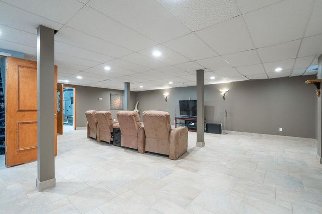 833 Lakewood Drive, Rochester Hills, MI 48309