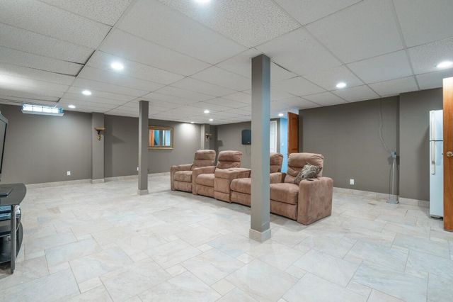 833 Lakewood Drive, Rochester Hills, MI 48309
